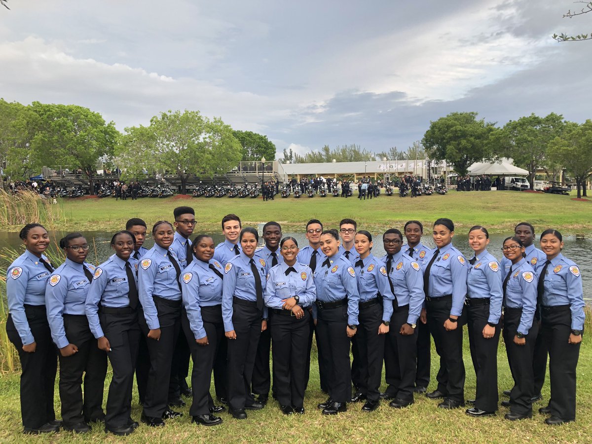 CarlaGonzalez12's tweet image. Law Enforcement Officers Memorial 🖤💙🖤 . We honor the brave, not because of how they died, but because of how they lived. Thank you for your service 🙏. #LiveLikeLarry  #OurHeroes 🇺🇸 #OurBlueFamily💙