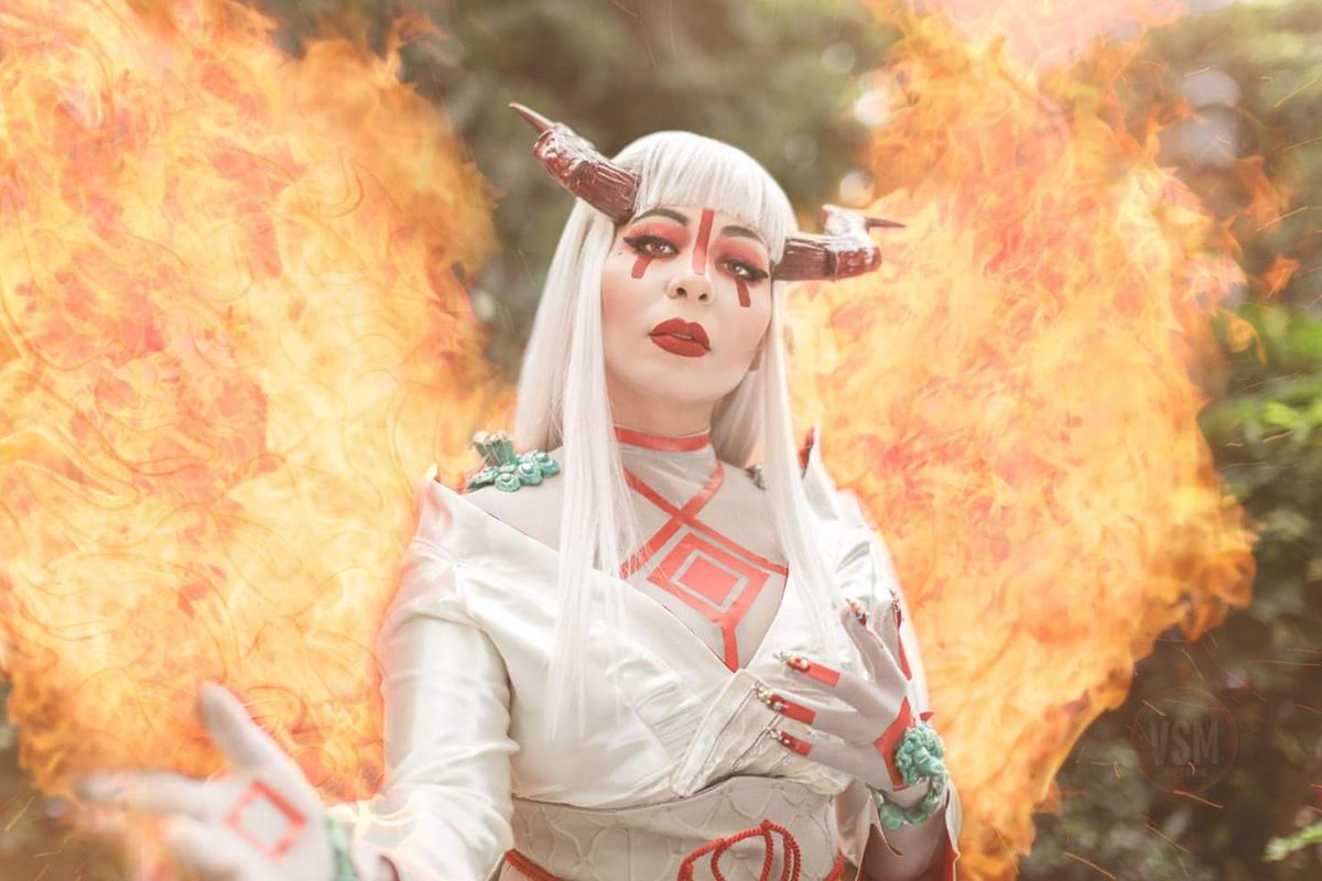 Haute_Cosplay's tweet photo. Fire 🔥 &amp; Ice ❄ My Devil Kazumi cosplay shot by @vsmx3_ @TEKKEN @Harada_TEKKEN @BandaiNamcoUS #Tekken #cosplay #cosplayer https://t.co/qTqdtsCbp9