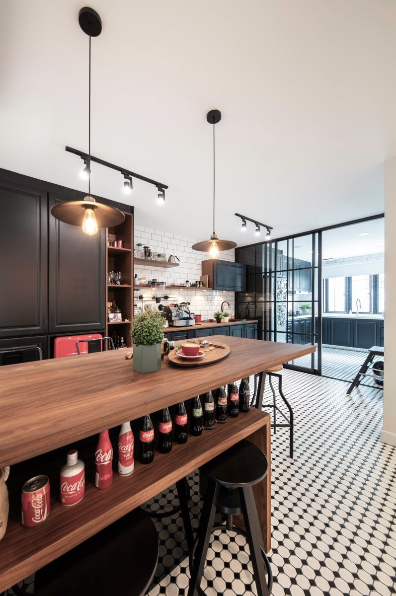 MTC_twt's tweet photo. A clever mix of solid timber table tops and panelled wall cabinets in contemporary finish with a floor of mosaic-like tiles gives this intermediate terrace house in Upper Subang Jaya, Selangor a sense of nostalgia.
📸: Nu Infinity
#ACaseForTimber
#WoodNaturallyBetter https://t.co/0e0XGpRqMD