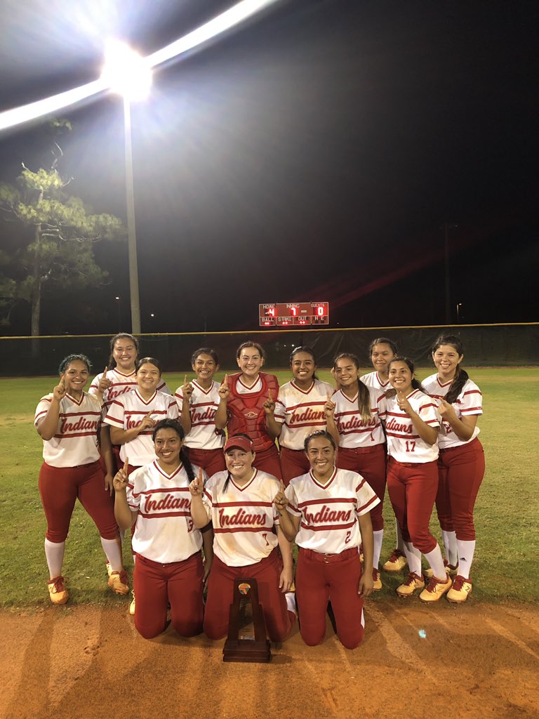 ImmokaleeSB's tweet photo. Ladies and gentleman, I would like to introduce to you YOUR 6A DISTRICT 12 CHAMPIONS!!!!!!!!! YOUR LADY INDIANS TOOK THE TITLE FOR THE FIRST TIME EVER! #CCACChamps2018 #CCACChamps2019 #6ADistrict12Champs2019 #MakingHistory #WeGotTheBread #RegionalsHereWeCome https://t.co/ytGfymDoWo