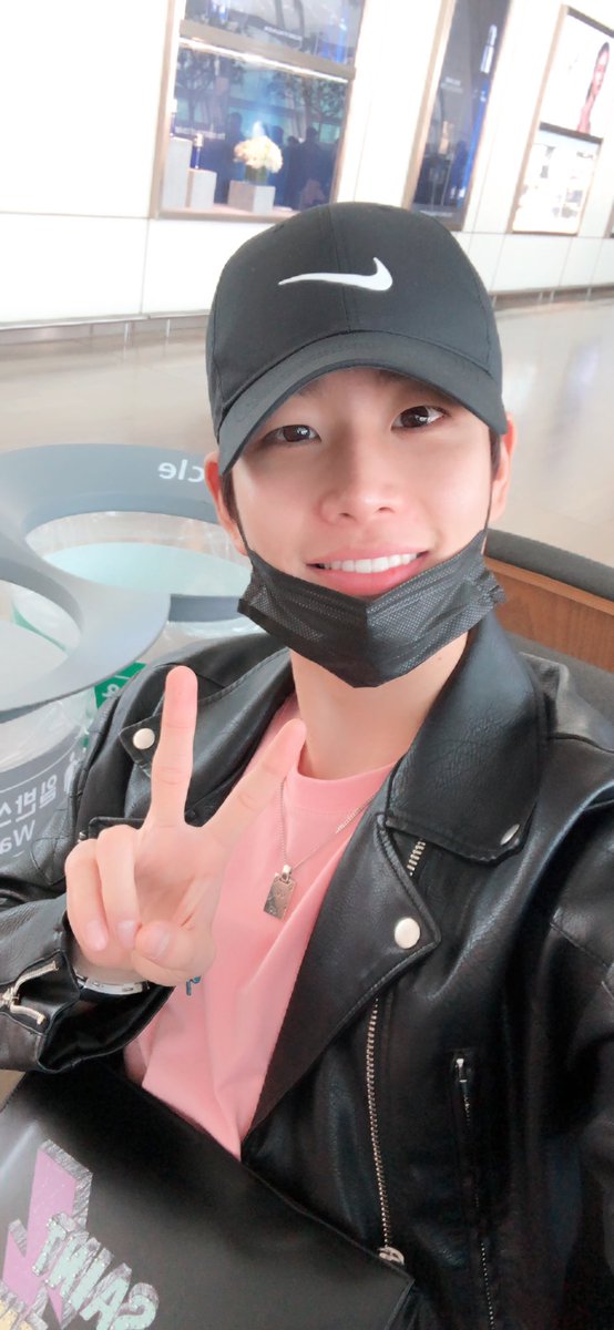 offclASTRO's tweet photo. 독일간댜아아아
글쓴이 엠기대
#안전비행 #👍 https://t.co/1b5dKlhAob