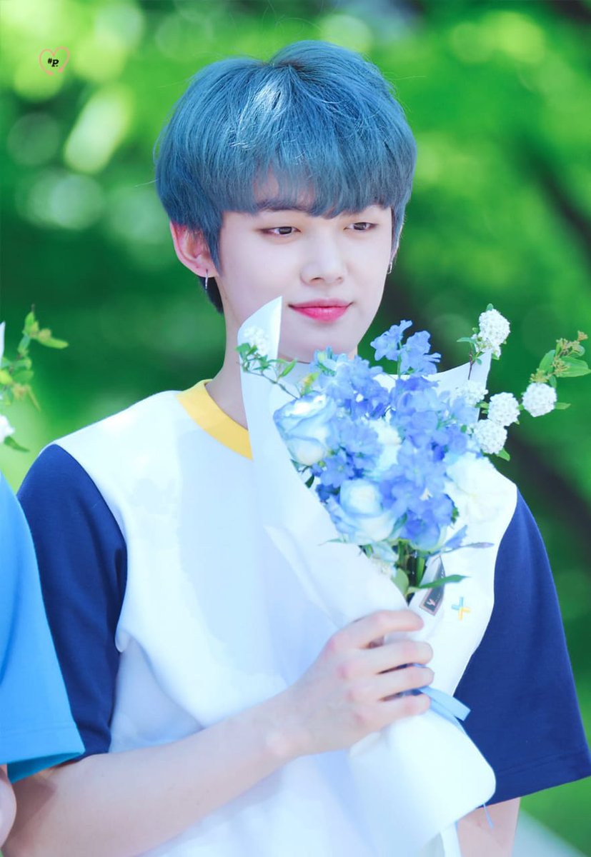 TXTFanbaseid1's tweet photo. Gak usah repot repot loh njun...pake bawain bunga segala🤣

#TOMORROW_X_TOGETHER  #TXT #투모로우바이투게더 #CatAndDog #영원 #TXT #SOOBIN #YEONJUN #HUENINGKAI #BEOMGYU #TAEHYUN #수빈 #연준 #휴닝카이 #범규 #태현  @TXT_members https://t.co/qY1nIyml82