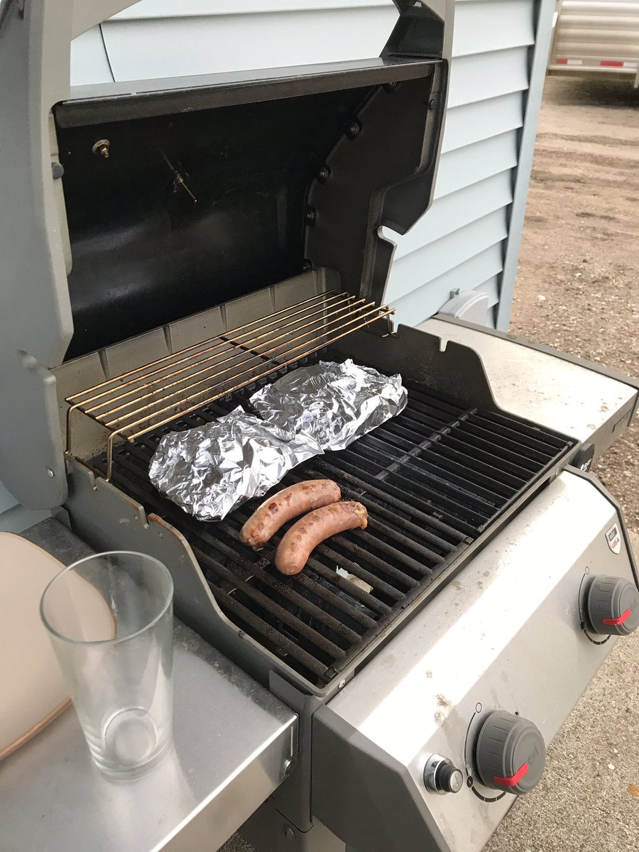 Ascho_Agronomy's tweet photo. The calm before the storm. #plant19 Rain delay. #Grill19 #Budlight https://t.co/mBSAx5zOXs
