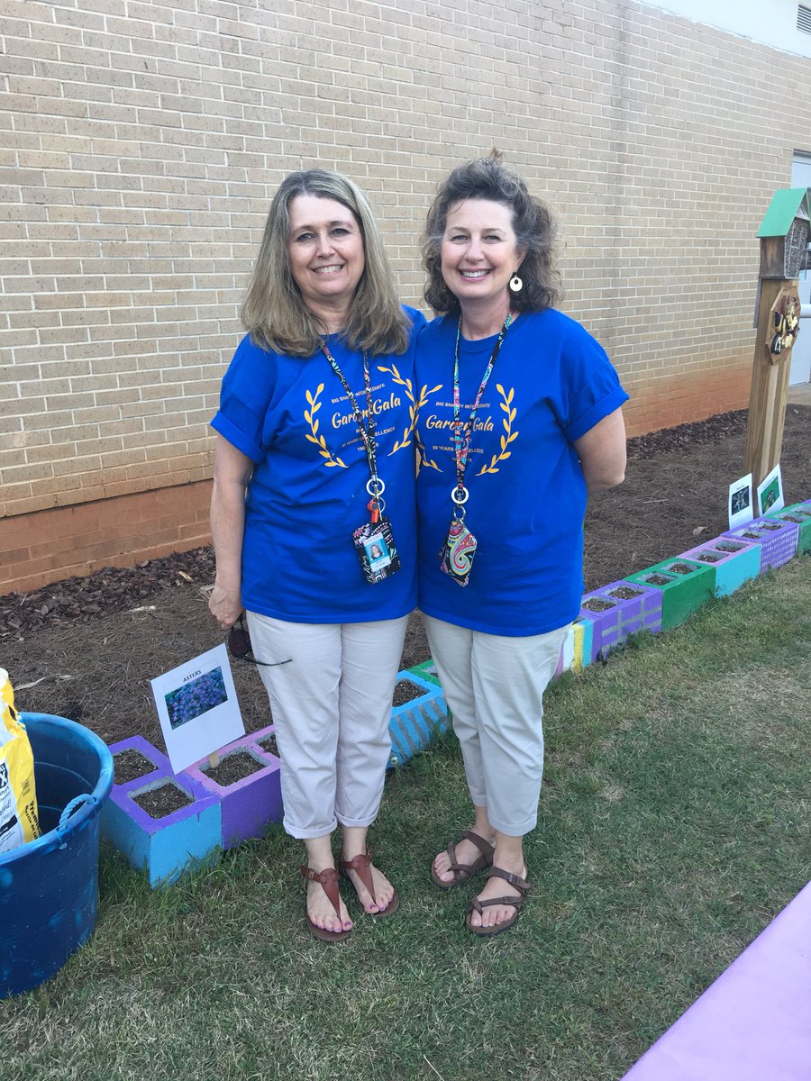 MisTucke's tweet photo. Garden Gala #bsieaglepride #4thgradebeegarden #saverhebees https://t.co/cu0D2EetkV