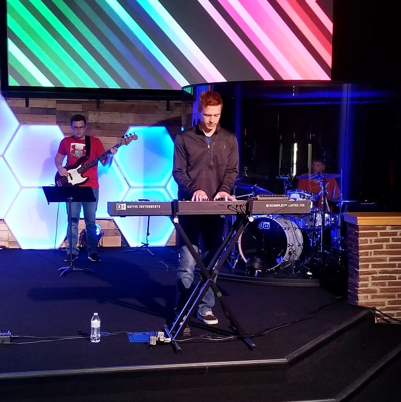WLSledz's tweet photo. Can we appreciate these guys right here? I'm all about teens doing their thing-thang in worship & they not only worship but have the guts to take to the platform and learn together. Keep it up, boys! π€©π₯πΈπΉπ₯π
#hillsidestudents #hillsideclovis #worshipteam #studentworship https://t.co/xgDFL5uJVw