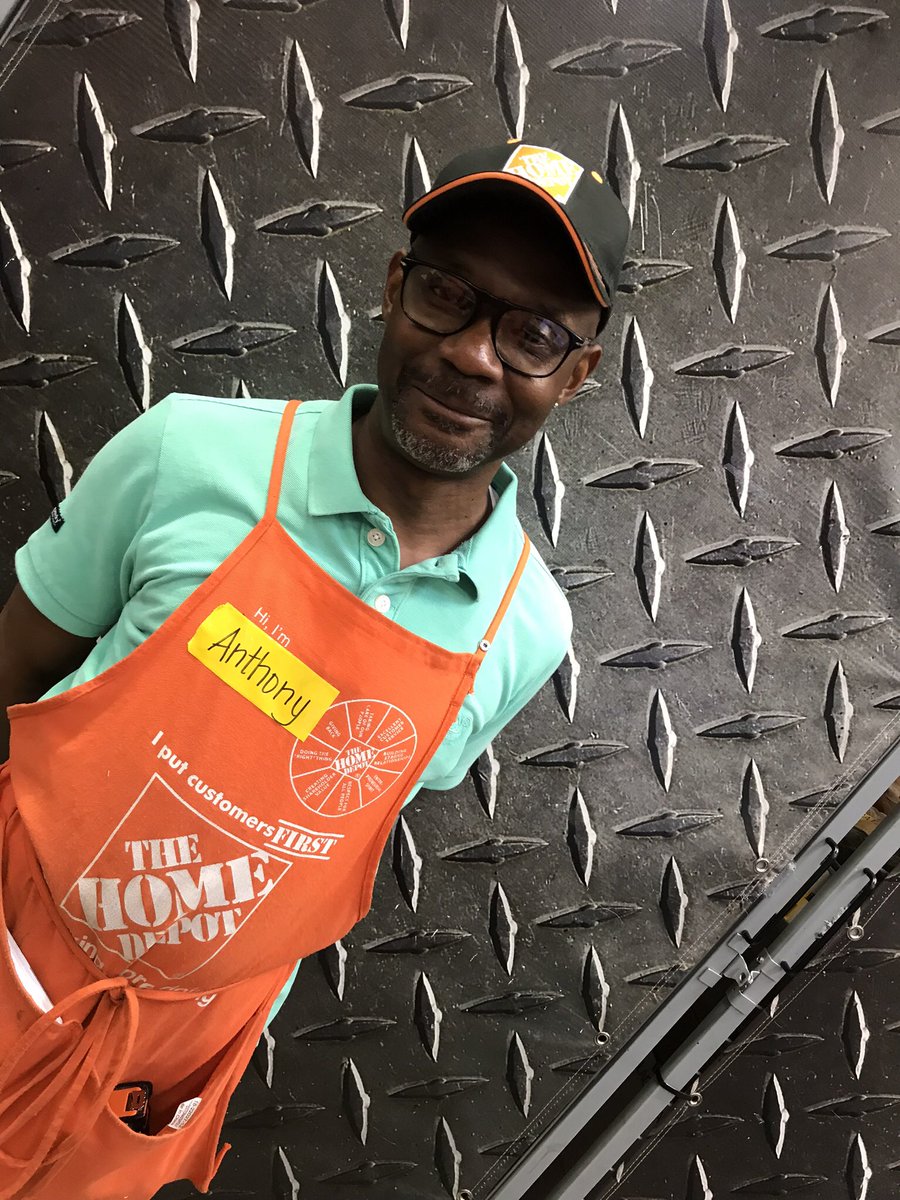 KristaMckinstry's tweet image. #TheRealSouthPhilly #Theredtapeisoff #30DayCheckIn meet new d28 associate Colin and flooring specialist Anthony! They are ready to rock their next 30 days too! @Lorrainbutler @watlock5 @Roseann74