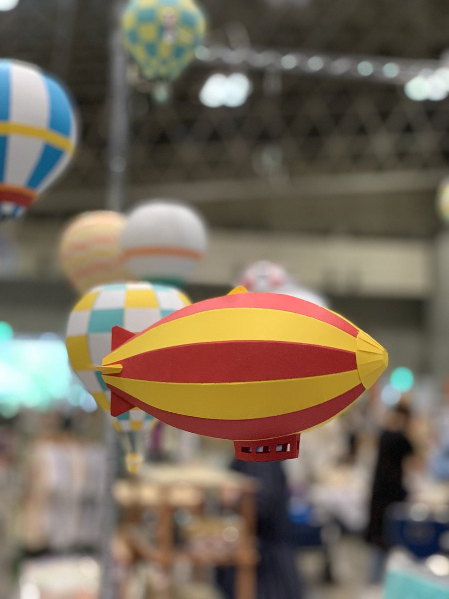CraftHiro's tweet photo. 5/3〜5/5は地元幕張で手づくりアートマーケット✨幕張メッセ全ホールを使ったフリマもあるので楽しそう!#balloon #hiroballoon #気球 #papercraft #ペーパークラフト #インテリア #モビール #mobile #ヒロバルーン #インテリアクラフト https://t.co/0OkFBzOL0x