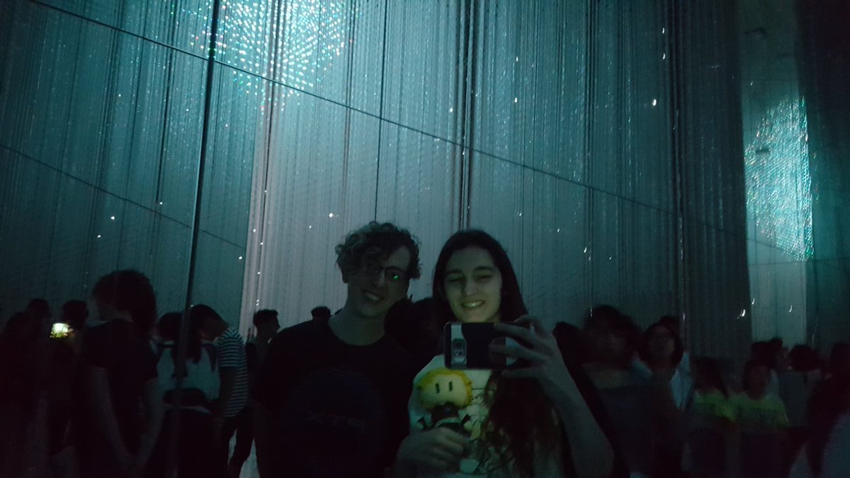   #GoldenAfternoonWeekThe first room was one giant beanbagThe second room was another Crystal Universe ☆ For this one you could launch your own stars, but the app was down ;;;w/  @lightlybow !