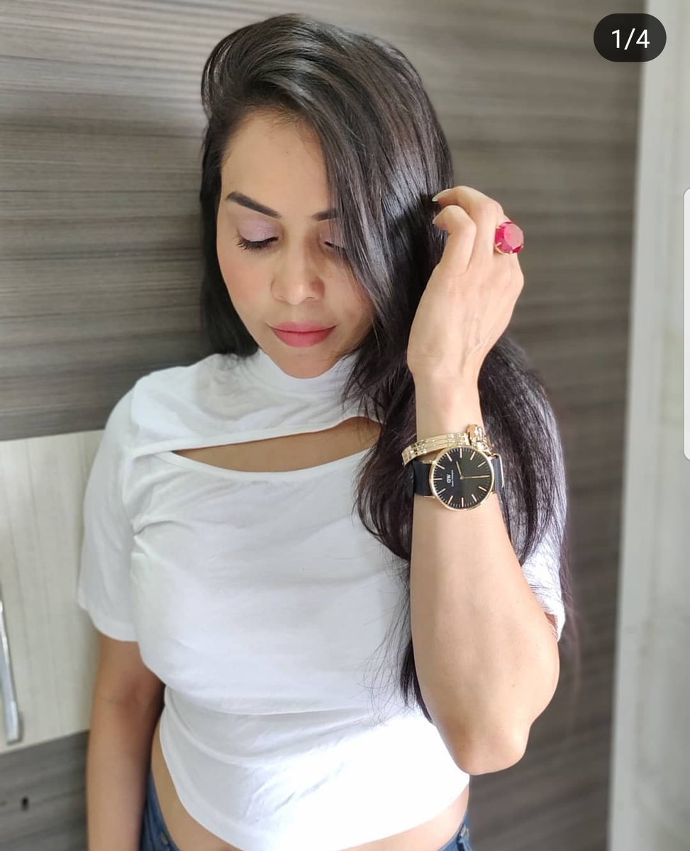 Flaunting the best luxury brand @danielwellington that has survived the test of time . From aviation time keeping to stunning design , this brands has it all .
Being the face of this brand is the loveliest moment one can have .
#brandlover