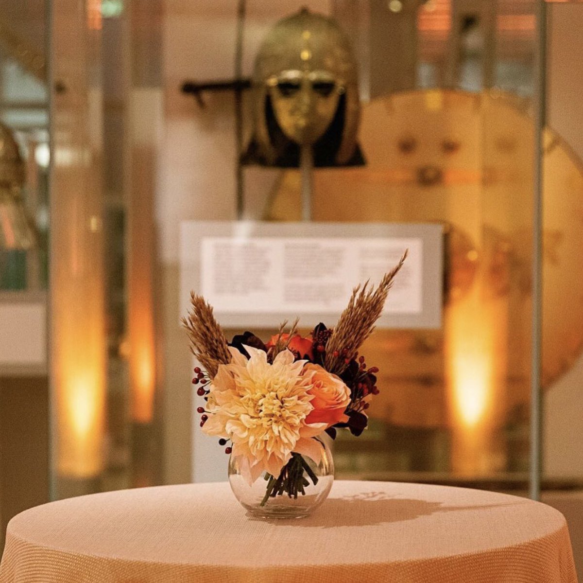 Beautiful shot by McDowall Photography 📷 of our event flowers at the <a href="/britishmuseum/">British Museum</a> 🏛🧡 #Repost・・・
Here is one of the smaller displays in front of the #SuttonHooHelmet, which is thought to have been the helmet of #KingRaedwald of #EastAnglia