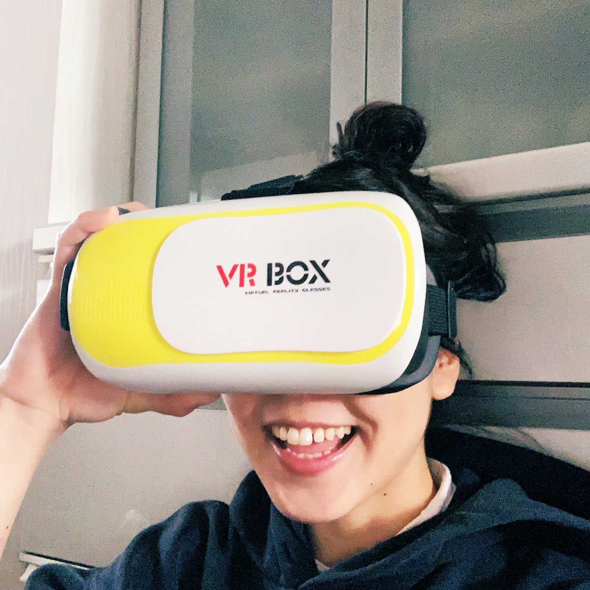 木村亜美 あみーご V Twitter Vrゴーグルで この前投稿した 22 あみtv Vr動画 を観る図 Youtubeアプリから すごーい 笑 艸 Vr T Co Mrxx9wnt2a Vr T Co 6uei0dmpjy Vrゴーグルは確かドンキで買ったよ
