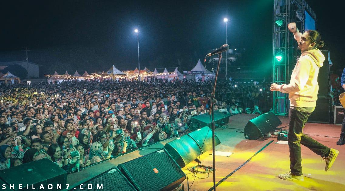 "SKETSA SMANSA" Reuni Akbar Putih Abu - Abu. Lap Parkir Timur Lombok Epicentrum Mall. Selasa, 30 April 2019.

#sheilaon7 #sheilaon7day #sheilagank #sheilaonapril #so7lombok #sketsasmansa #LombokEpicentrumMall #Lombok