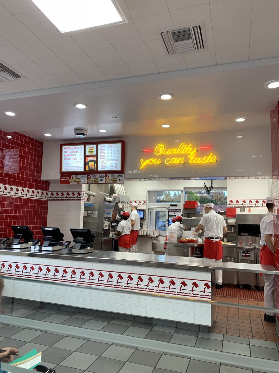 CourtneyyBags's tweet image. Goes to boot camp for an hour.... then In &amp;amp; Out #CaliforniaProblems