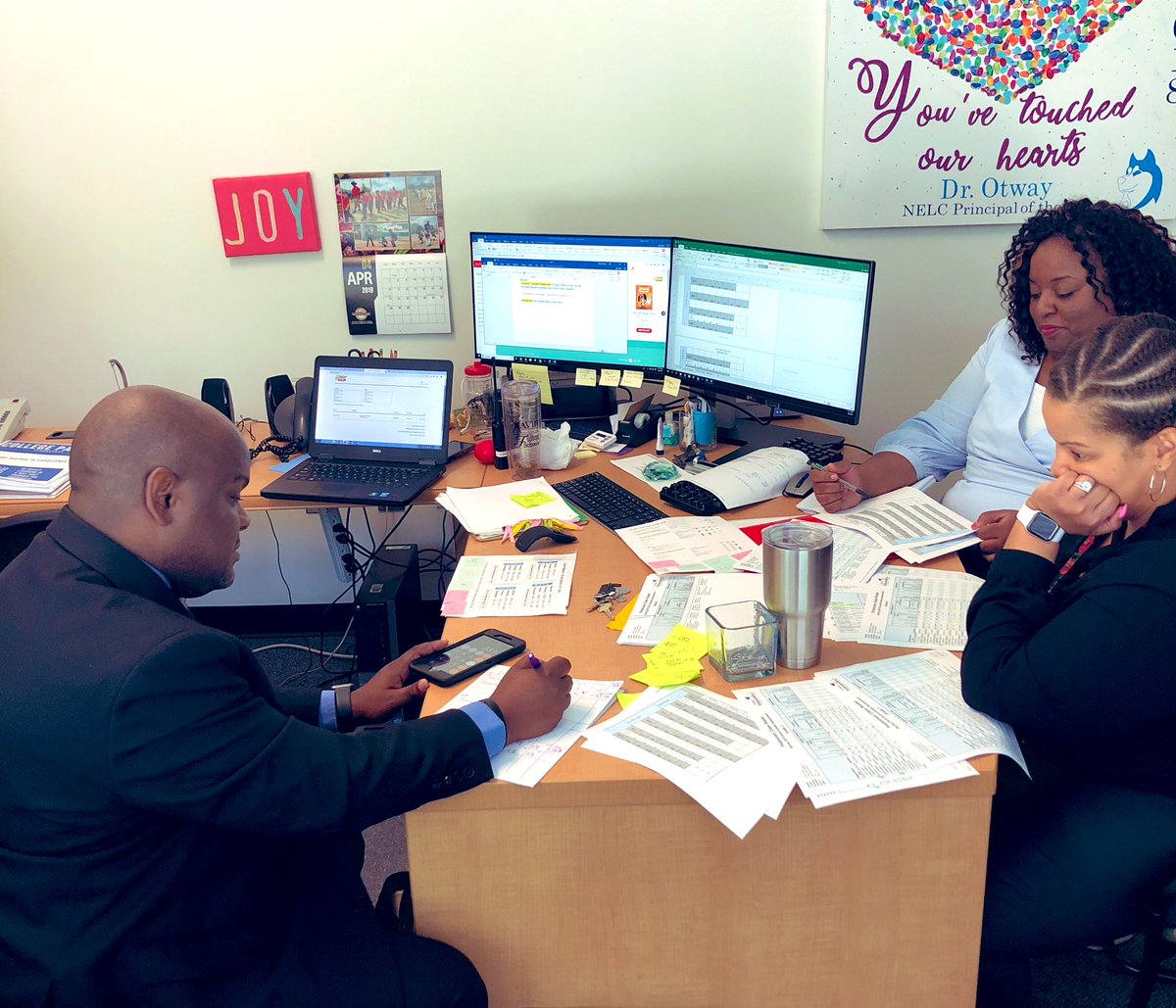 dr_otway's tweet image. When it comes down to the win...who do you have on your team? 🎾🏀🏈My squad cranks out numbers to set targets &amp;amp; laser focus our attention!Next week takes us one step closer to meeting our target! #mysquadrocks #numbercrunching @DawsonJermaine1 @vmajdoub @shantarawcrooks