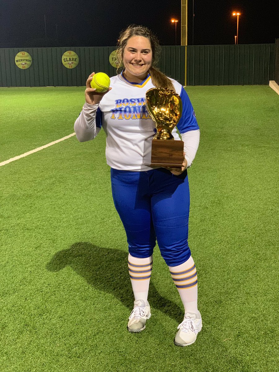 MaxEllyson's tweet photo. @juleskenn2019 &amp; Boswell High are Area Champs with a series win over Burleson High.  Julie with her 2nd inning 💣 (#13) #attagirl #mygirlscanhit #TeamTotalEffort @RobinsonrrRone https://t.co/iFBAzErlWd