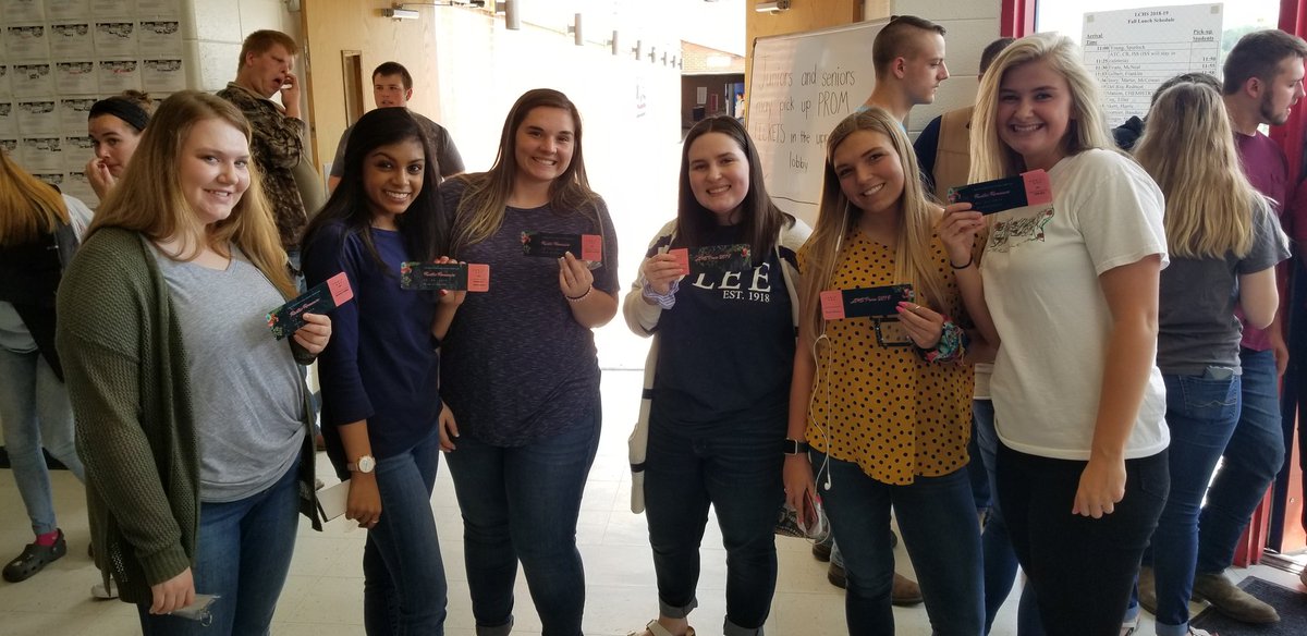 LCHSPatriotWay's tweet photo. Picking up #LCHSProm19 tickets today! #BestYearYetLCHS #PatriotTradition https://t.co/nA6ysOFoBx