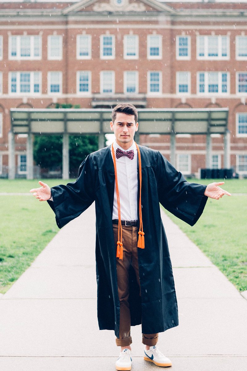 DrCarter13's tweet image. we graduate tomorrow, this is an actual reenactment of me asking @austinjohnsto why he didn’t do the homework for 5 whole years