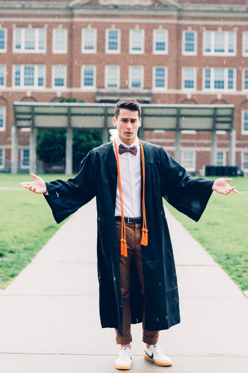 DrCarter13's tweet image. we graduate tomorrow, this is an actual reenactment of me asking @austinjohnsto why he didn’t do the homework for 5 whole years