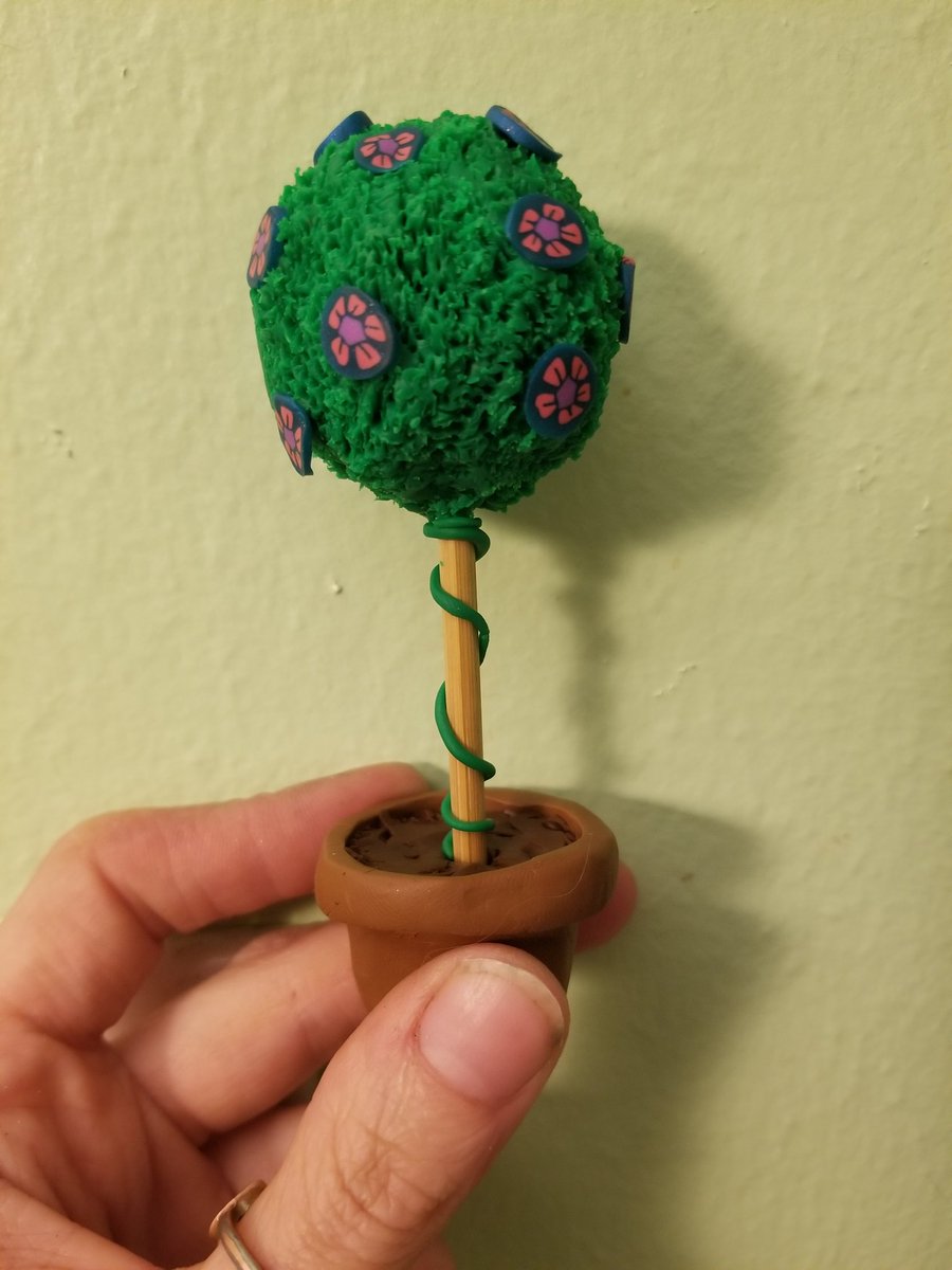 LotusMakes's tweet photo. I was experimenting and made a topiary with pieces of the only cane I have ever made
#PolymerClay #premoclay #sculpey #handmade #fairygarden #miniature https://t.co/TtQVJiQcSE