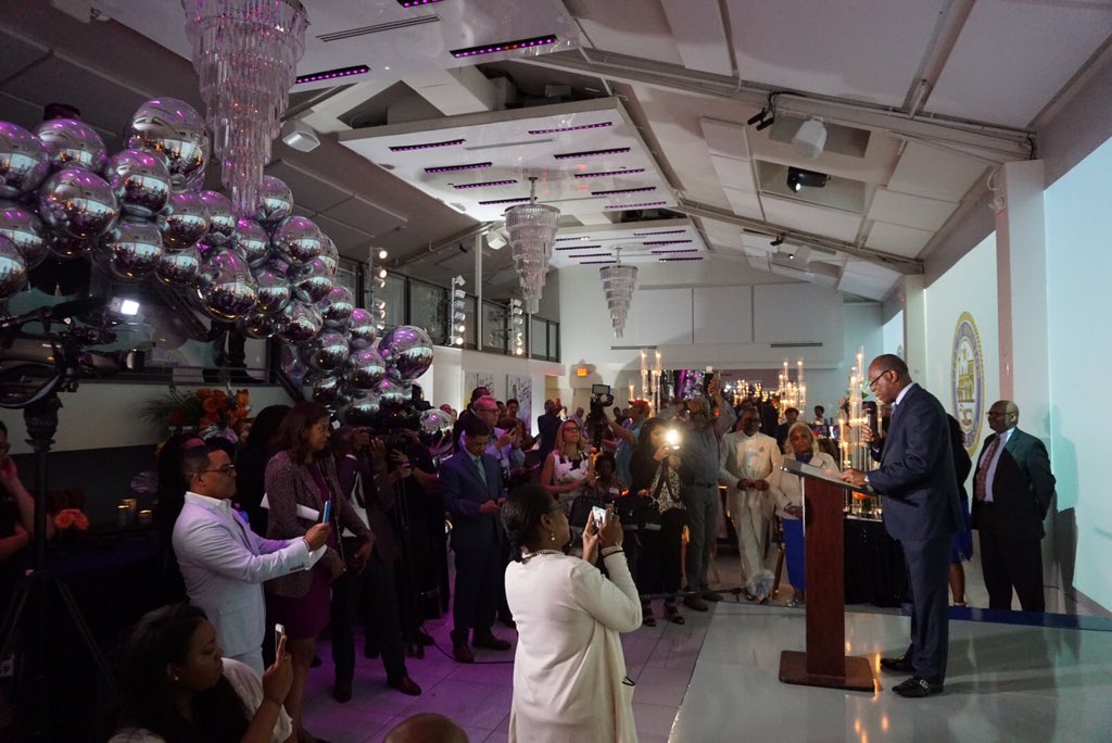JeffSyptak's tweet photo. Mayor @SylvesterTurner took part in @HoustonHealth’s #IAmLife campaign at #LifeHTX.
The campaign is the city’s first-ever health campaign directly reaching out to African-American and Hispanic members of The LGBTQ community messages about PrEP as an HIV prevention option. https://t.co/EbLB7NLI5K