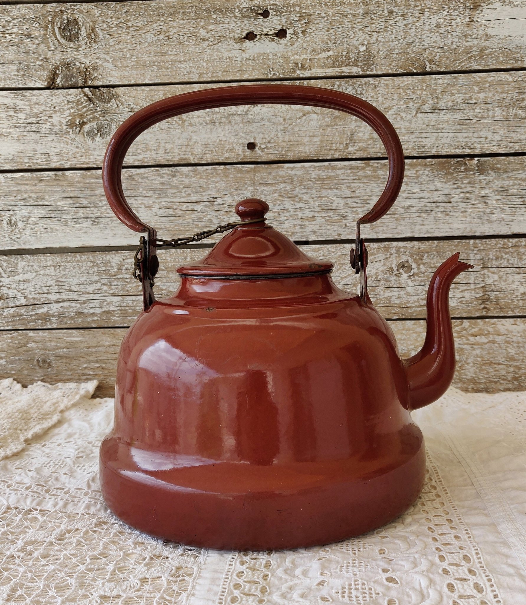 Vintage Red Enamel Teapot, Vintage Enamelware, Enamelware Pot, Enamelware,  Enamelware Teapot, Enamel Tea Kettle, Tea Kettle, Kitchen Decor. 