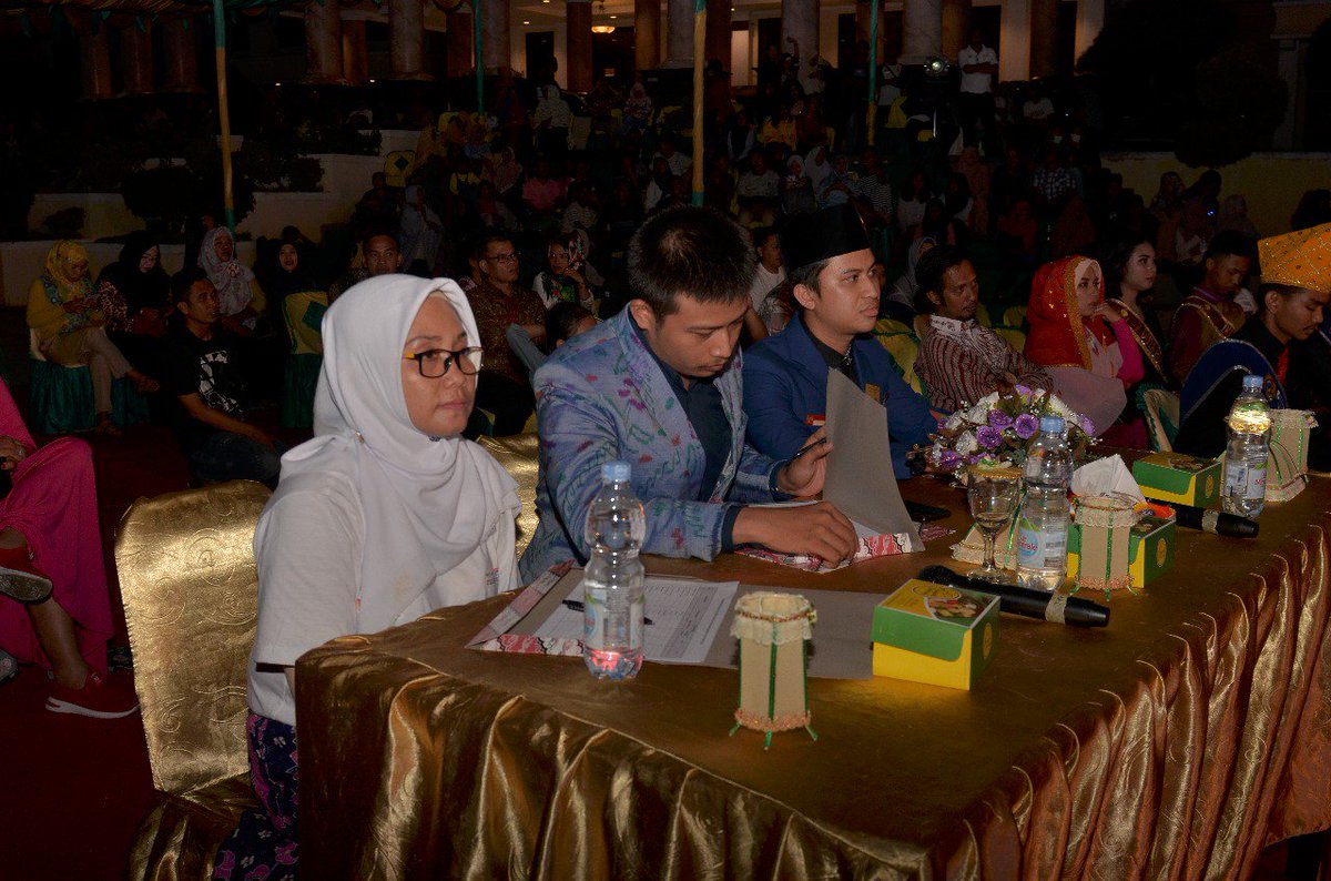 Terkadang orang berfikir bahwa menilai orang lain itu sangat mudah, sisa berikan point dan ambil kesimpulan. Tapi apakah dengan menilai diri sendiri semudah menilai orang lain ? Ayo rame rame berkaca..