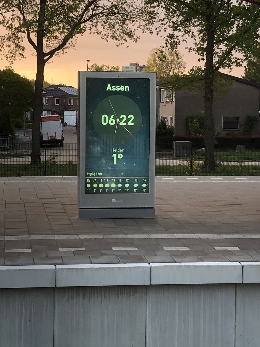 korjepma's tweet photo. #assen Mannes heeft het koud 🤓 https://t.co/WqrWAmn6Nu