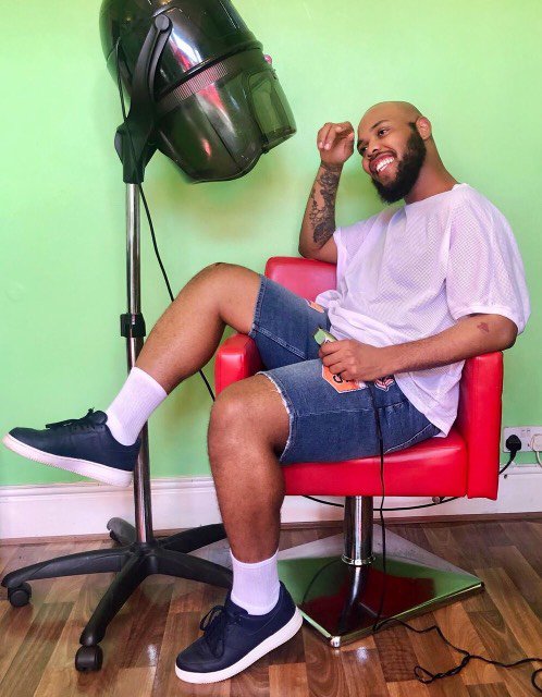 WriterZnScribeZ's tweet photo. What do you get when you put a poet in a barbershop? Find out at #SWITCH19 part of #WAF10 placing artists in unconventional spaces. Tonight we're in @LBarberhood Tooting. Get tickets to the showcase 10th May here https://t.co/df8KWWLSqR https://t.co/VSpSVBK2N0