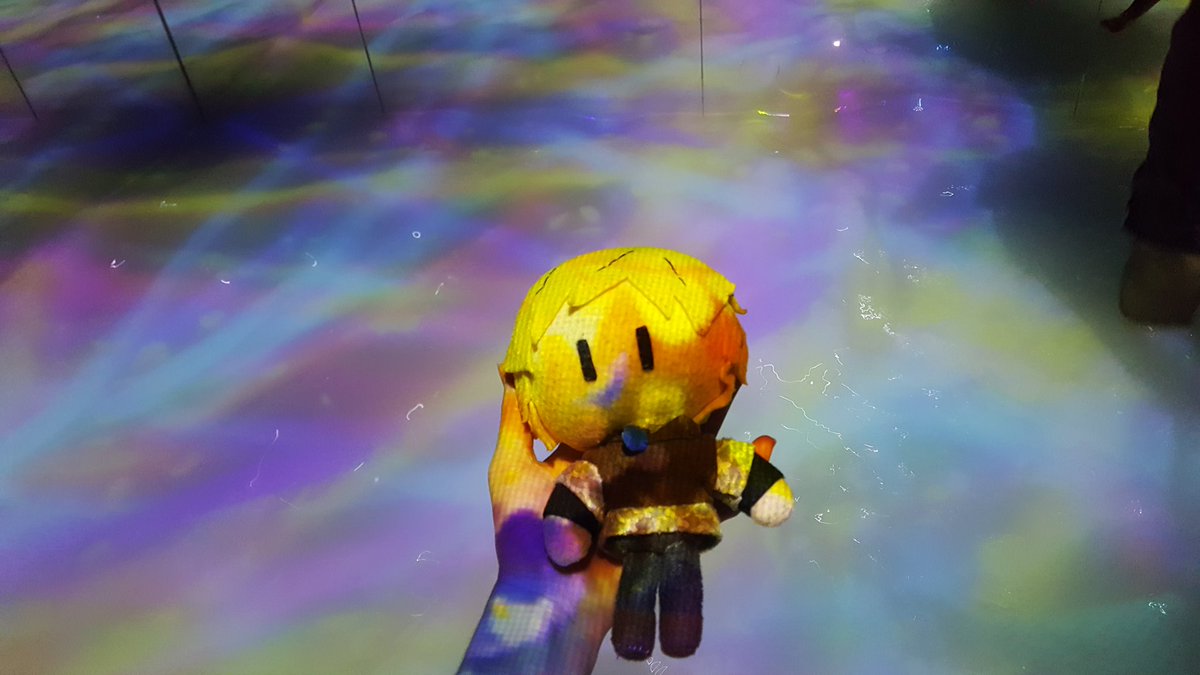  #GoldenAfternoonWeekThe water in this room was milky and knee-deep, and on it were projections of koi, flowers, and fish spirits??? It was very cool