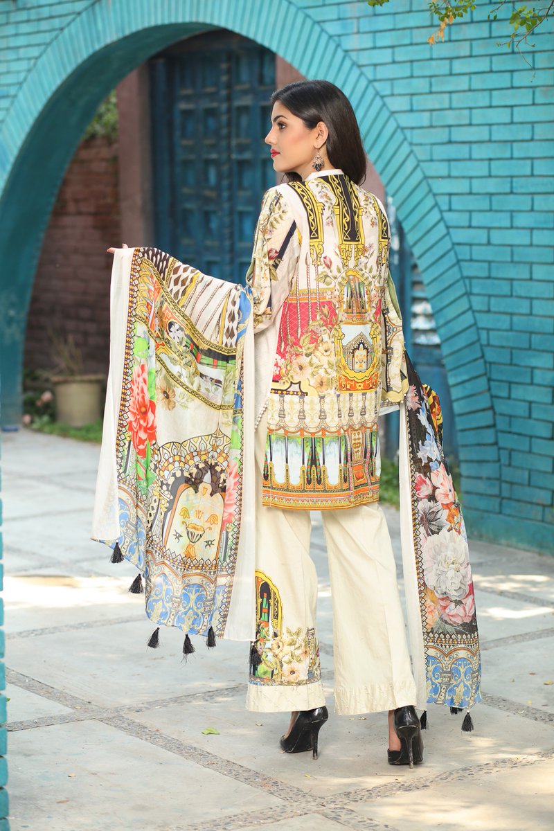 ArwiasOfficial's tweet photo. @ArwiasOfficial lawn embellished suit with the embroidered work on it. Also officially available at our website https://t.co/TJHDvSS6Le 
#Lahore #Karachi #Islamabad #London #Newyork #Potd #ootd #lawnfever #SS19 #pret #formals #readytowear #arwias #readytowear #wow #luxurypret https://t.co/RVUFfLrg93