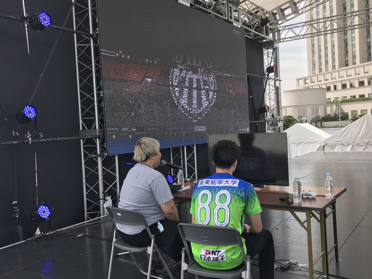 eSports_81's tweet photo. 最後に、MCのちゃまくんと
本気のFIFA19試合!!⚽️
#eSportsconference
#湘南ベルマーレ #野良連合 https://t.co/fwdBRk54O8