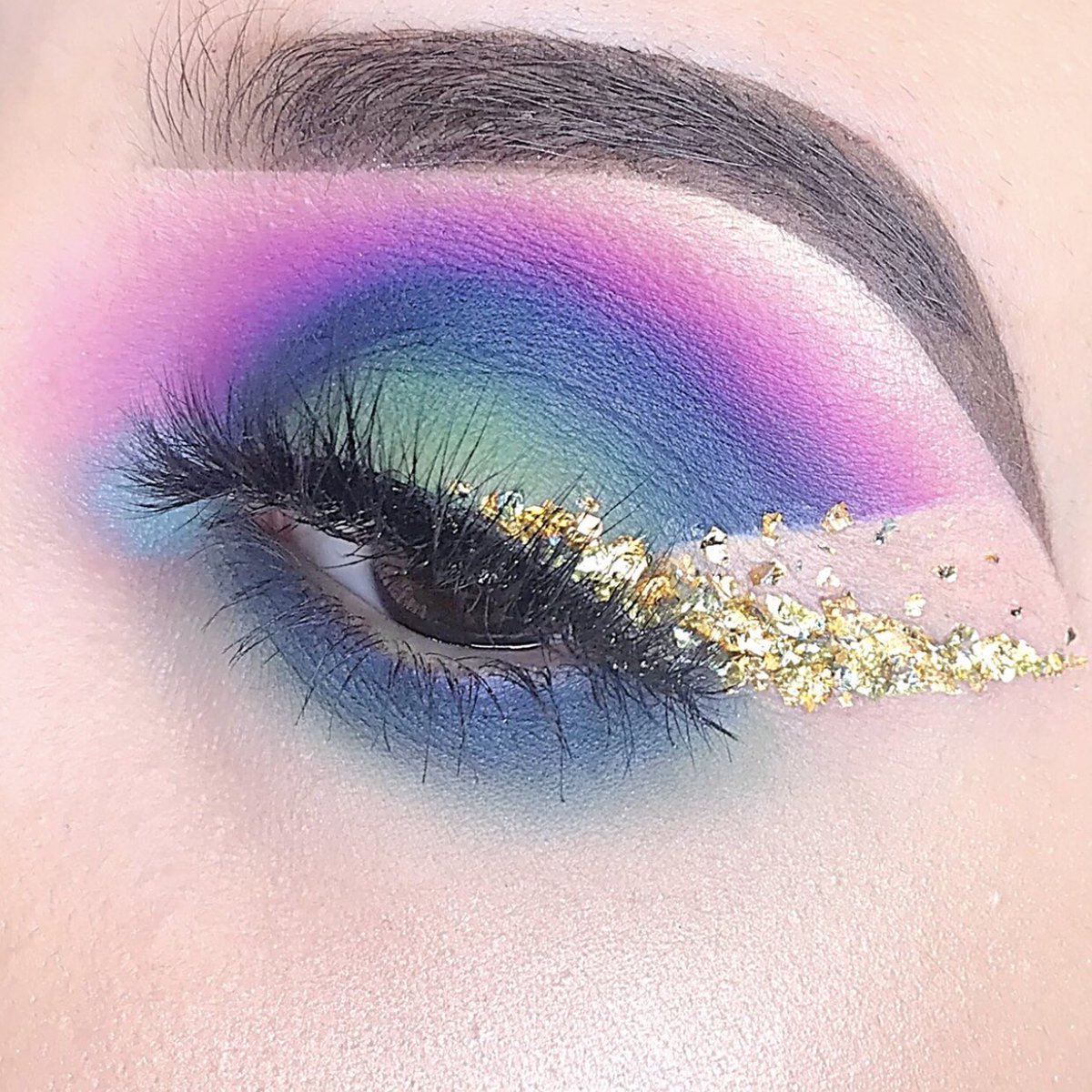 chelseajjjordan's tweet photo. some pops of color for ya. these blends were inspired by @norvina1 & @ABHcosmetics I hope you guys see them. 💗 #thislist #abh #norvina https://t.co/2jUoCKkAx5