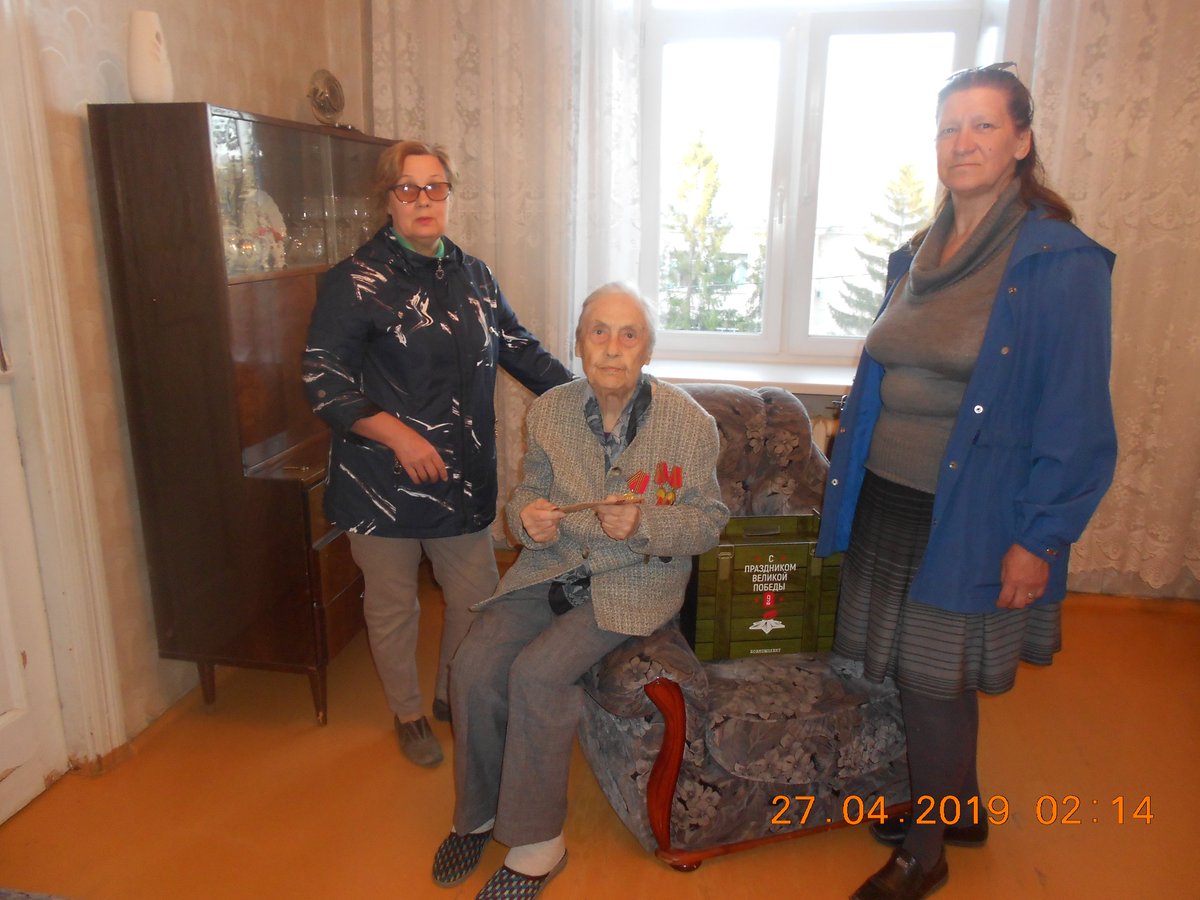 Вручили подарок и поздравления ко Дню Победы от Губернатора Самарской области Д.И. Азарова ветерану ВОВ, труженице тыла Зимович Вере Ивановне <a href="/promadm/">Promadm.samara</a> <a href="/Chernyshkov_VA/">Чернышков Владимир</a>