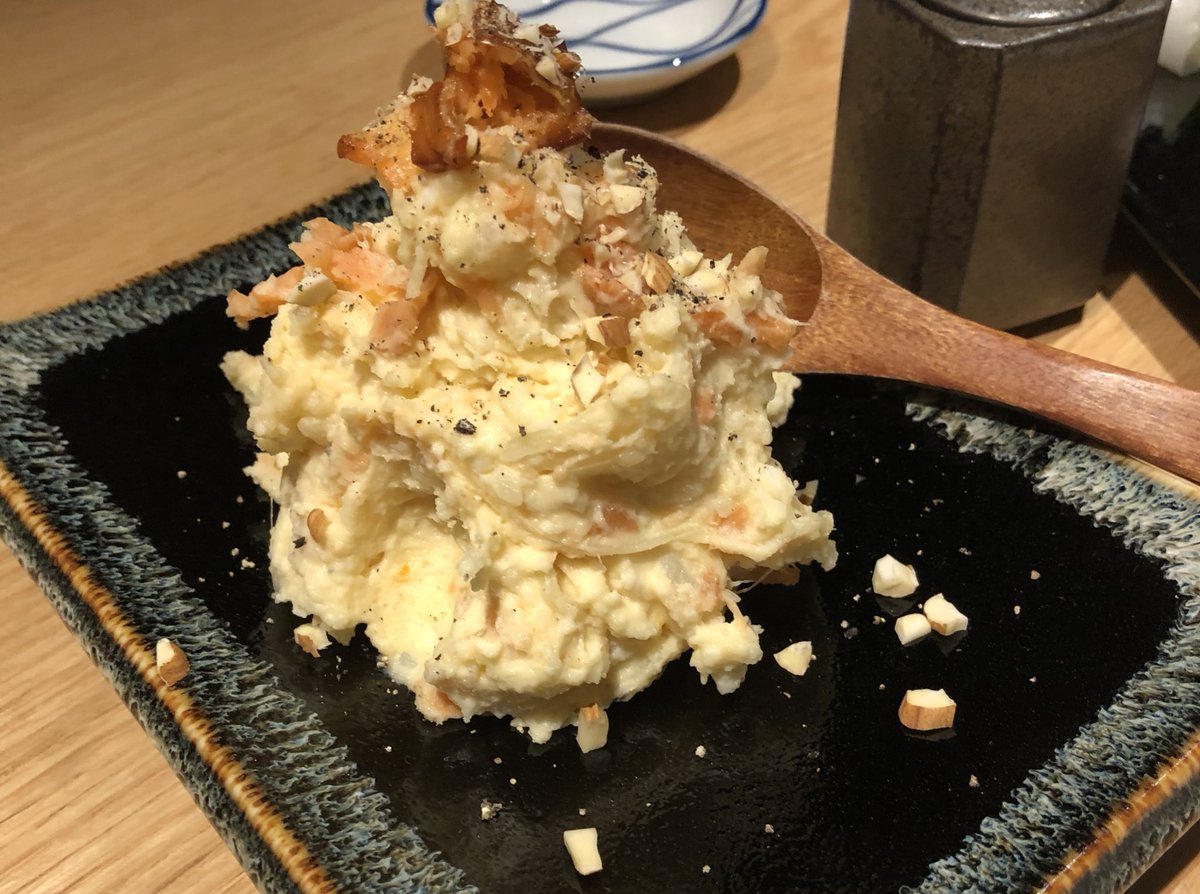 anihcim's tweet photo. 渋谷で良いお店に出会ってしまった。セロリと牛肉の金平には山椒が効いていて、効果的。そして、何��ポテトサラダってこんなにも抗いがたい魅力があるんだろう。メニューにあると満場一致でオーダーするのが恒例ではないですか？ https://t.co/5ctxMoaHzs