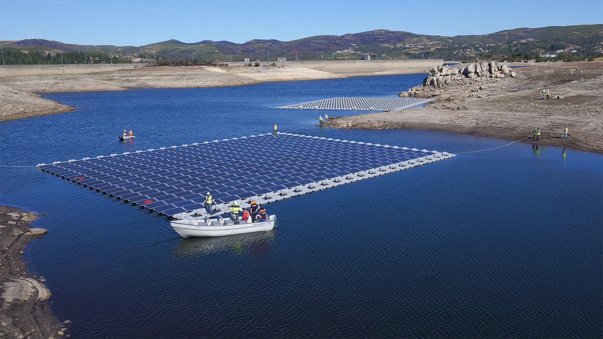 has_trading's tweet photo. Floating solar plants also referred to as “floatavoltaics” or FPV, is an array of solar panels on a structure that floats on a body of water, typically a dam or a lake. This technology has huge advantages for countries where land is at a premium or electricity grids are weak! https://t.co/GdV4TpmVF0