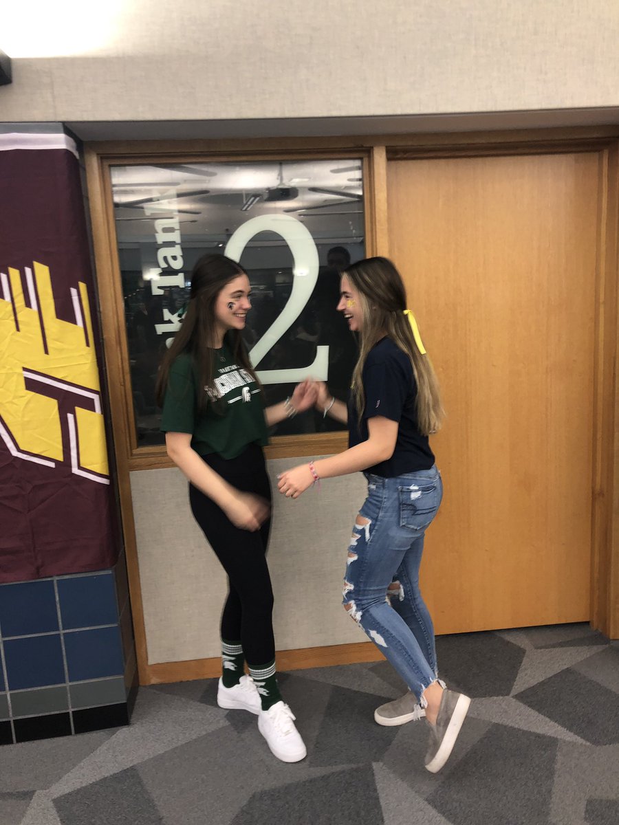caseymmartin19's tweet photo. Senior Signing Dayππ #WBHS19 https://t.co/JkwGYdK1B8