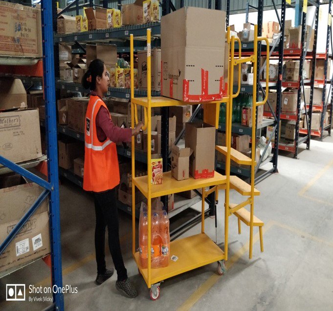 Nothing is off limit for the women at our Nimji warehouse. Read how our fiercely women staff is embracing various responsibilities at ‘Shakti DC’ in Nagpur.   bit.ly/2LgwczV
#FSC #FutureGroup #FGStories