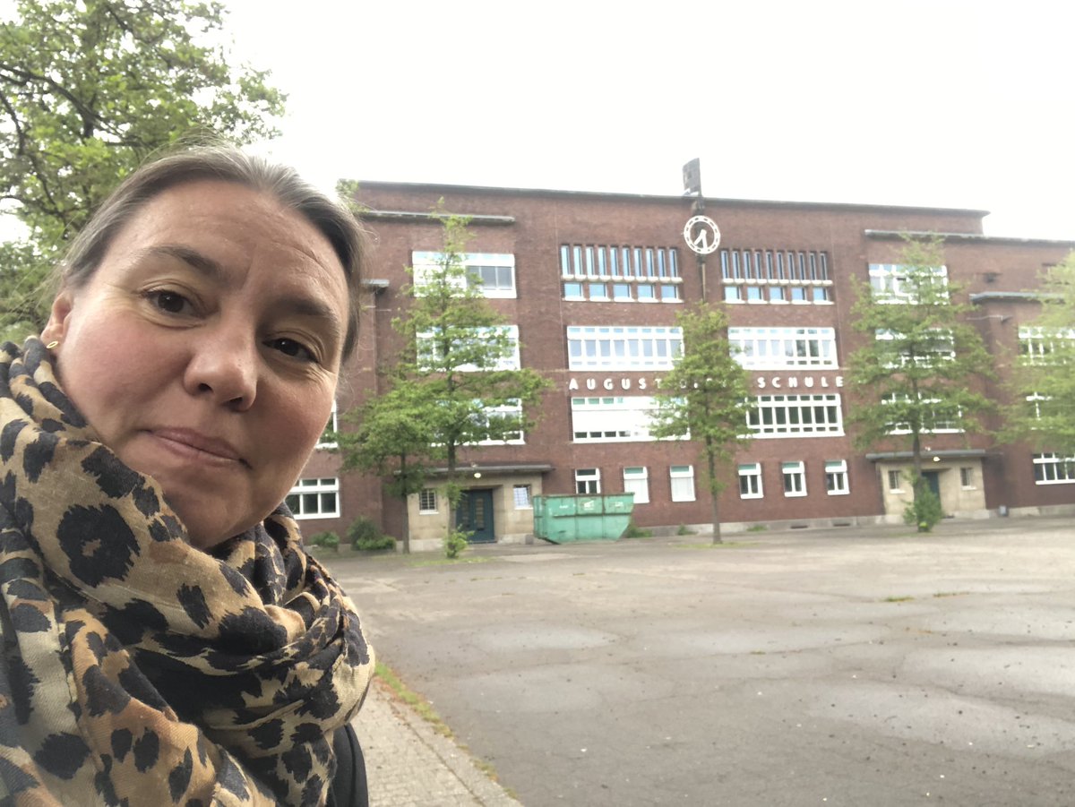 Es geht los. Gleich diskutiere ich mit Schülern der August-Dicke-Schule am Tag der Pressefreiheit über Journalist. #journalistenschule