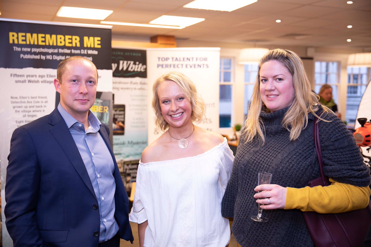 DEWhiteAuthor's tweet photo. @AndromedaTalent @HQDigitalUK #RenemberMe Launch Party pics by #SingularisPhotography 📚 https://t.co/1Mdlry2SSp