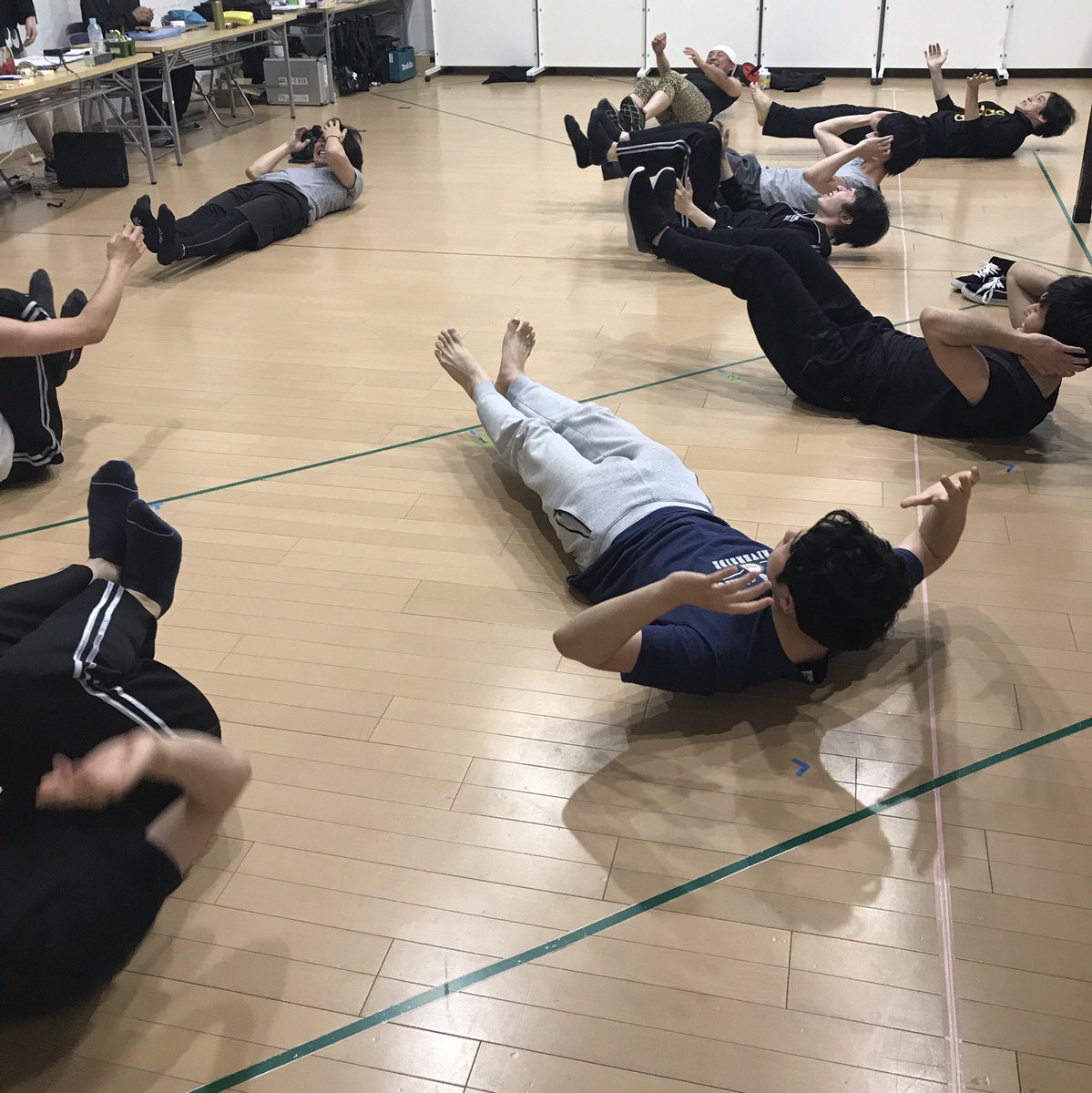 舞台 銀河英雄伝説 No Twitter 稽古終わりにシェーンコップ大佐の指導のもと アンサンブルチームの筋トレ会が行われました 稽古場に叫び声が響いています オーベルシュタイン大佐 フィッシャー准将も入隊されてるので探してみてください チケット好評 舞台 銀河英雄伝説 No Twitter 稽古終わりにシェーンコップ大佐の指導のもと アンサンブルチームの筋トレ会が行われました 稽古場に叫び声が響いています オーベルシュタイン大佐 フィッシャー准将も入隊されてるので探してみてください チケット好評