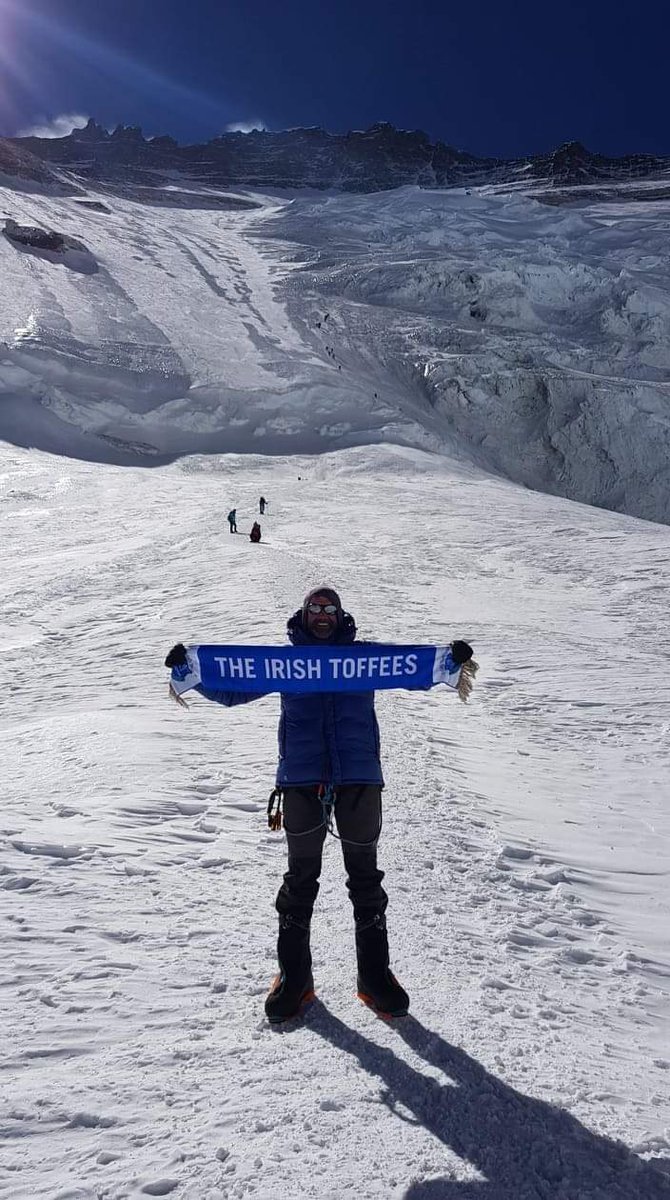 irishtoffees78's tweet photo. We've had quite a few photos from around the globe of people with their #IrishToffees scarves, but we think halfway up Mount Everest tops the lot!! Best of luck to @seamuslawless and the gang from  #IrelandOnEverest on the final push to the summit. 💙⚽️💚 @Everton #NSNO :) https://t.co/i3pRmPyGL8