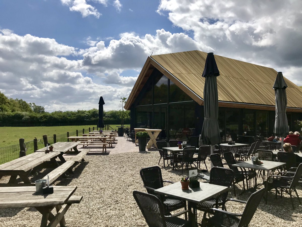 Wauw! De schitterende nieuwe #schaapskooi van Boerderij Theeschenkerij Mossel wordt vandaag officieel geopend! Gelegen in de prachtige natuur van @Natuurmonument in <a href="/GemeenteEde/">Gemeente Ede</a> @Bezoek_Ede <a href="/visitveluwe/">VisitVeluwe</a>