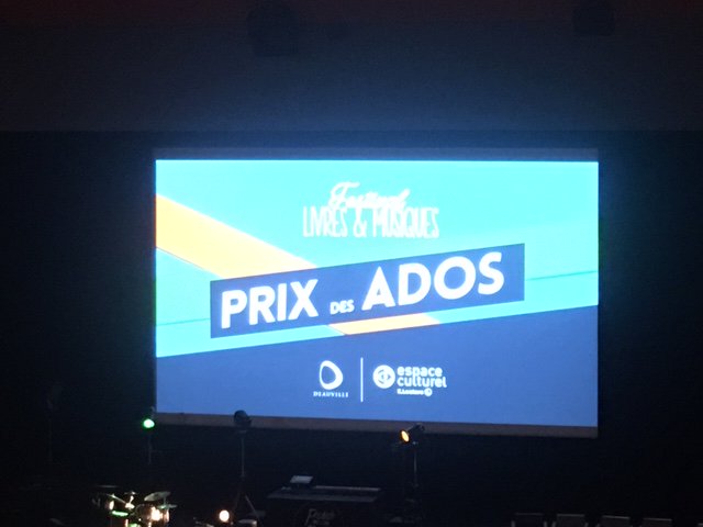 lycdoisneaustlo's tweet photo. Dédicace des auteurs pour les Terminale #CAPATMFC du @lycdoisneaustlo au prix du livre pour ados à Deauville. https://t.co/WL4mq1dczl