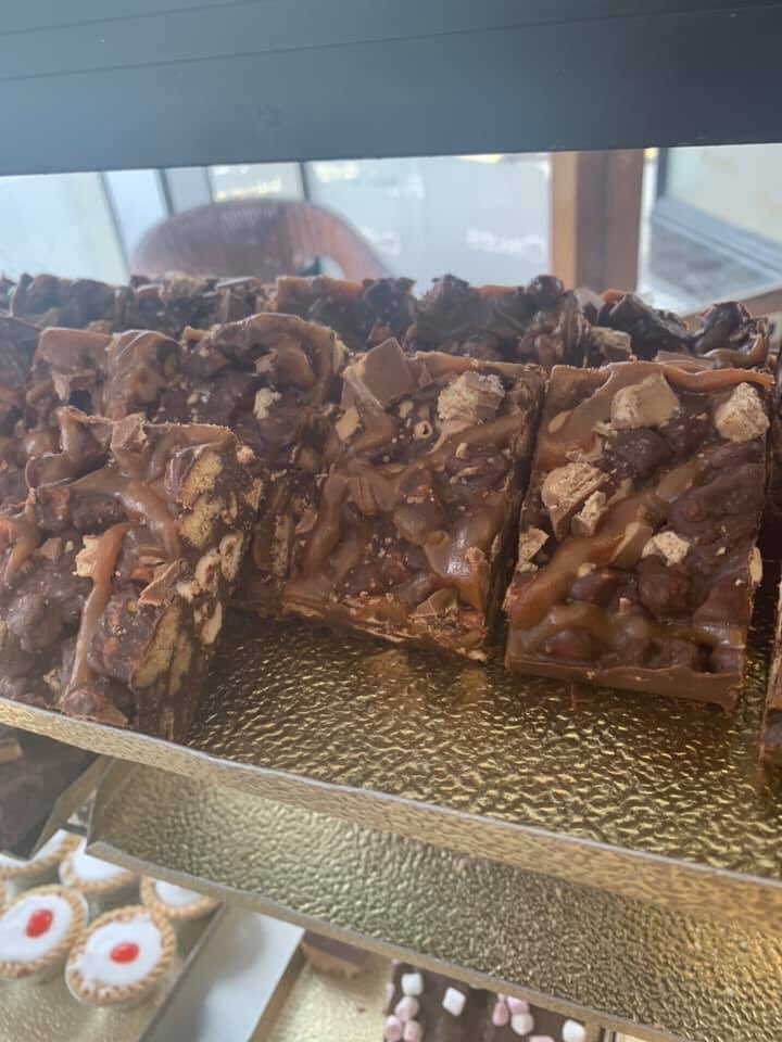 williamsons Bakery (@williamsonsbak1) on Twitter photo We’ve got some amazeballs new additions now available!
🔸 Salted caramel fudge kit kat rocky road
🔶 M & M’s crispy rocky road
🔶 Jaffa cake brownie
Try not to all flock down at once 🤪😬👍 <a href="/GobbyChef/">David Mooney</a> We’ve got some amazeballs new additions now available!
🔸 Salted caramel fudge kit kat rocky road
🔶 M & M’s crispy rocky road
🔶 Jaffa cake brownie
Try not to all flock down at once 🤪😬👍 <a href="/GobbyChef/">David Mooney</a>