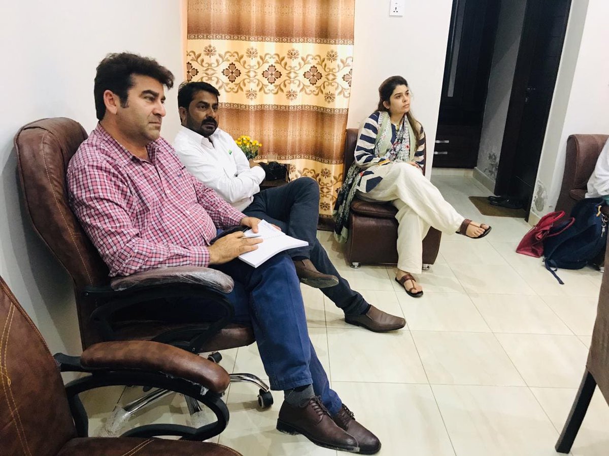 FeedSol's tweet photo. Timpothy Stewart, Practice Area specialist, Economic growth, Business Partnership Platform and Ms. Moneeza Ahmad , BOD, FeedSol visited the FeedSol office in Sahiwal along with other officials.
Dr. Rizwan Bukhari CEO, FeedSol is discussing about FeedSol vision https://t.co/0LCLOE0sqT