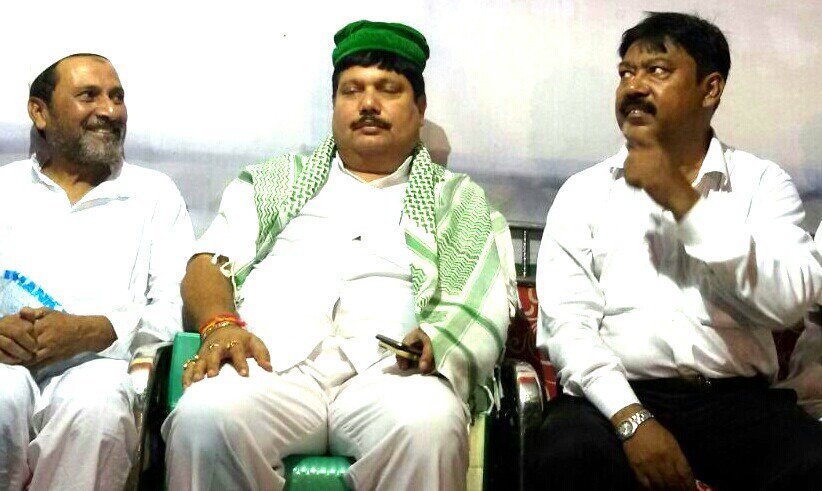AjitSin45347138's tweet photo. এরা নাকি আবার একটি হিন্দুত্ববাদী দলের প্রতিনিধি।
এই মুখোশধারী হিন্দু দলের প্রার্থী অর্জুন সিংহ কে একটা ভোটও নয়।
#Vote4BJP #Vote4Left #VoteKar #VoteForModi #BJP_भगाओ_देश_बचाओ @VoteforBJP @BJP4India @BJP4Bengal #AyegaToModiHi #ModiNeverAgain #cpimforfarmers #cpimforworkers #cpim4 https://t.co/VFSOBwIesI