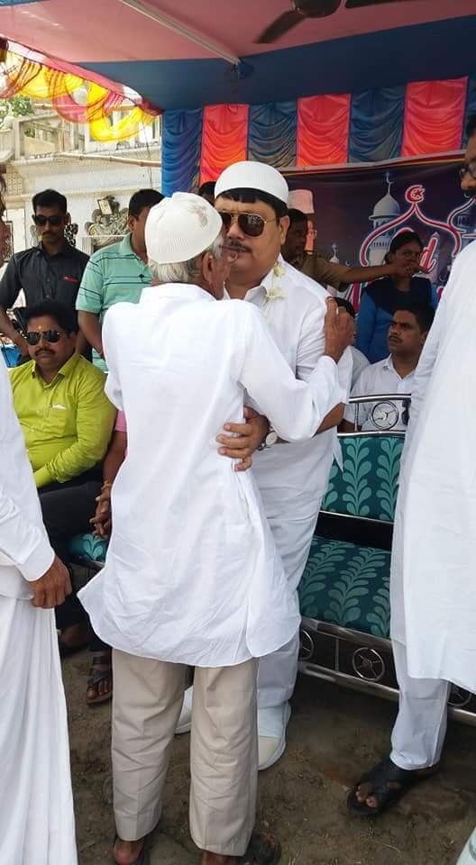 AjitSin45347138's tweet photo. এরা নাকি আবার একটি হিন্দুত্ববাদী দলের প্রতিনিধি।
এই মুখোশধারী হিন্দু দলের প্রার্থী অর্জুন সিংহ কে একটা ভোটও নয়।
#Vote4BJP #Vote4Left #VoteKar #VoteForModi #BJP_भगाओ_देश_बचाओ @VoteforBJP @BJP4India @BJP4Bengal #AyegaToModiHi #ModiNeverAgain #cpimforfarmers #cpimforworkers #cpim4 https://t.co/VFSOBwIesI