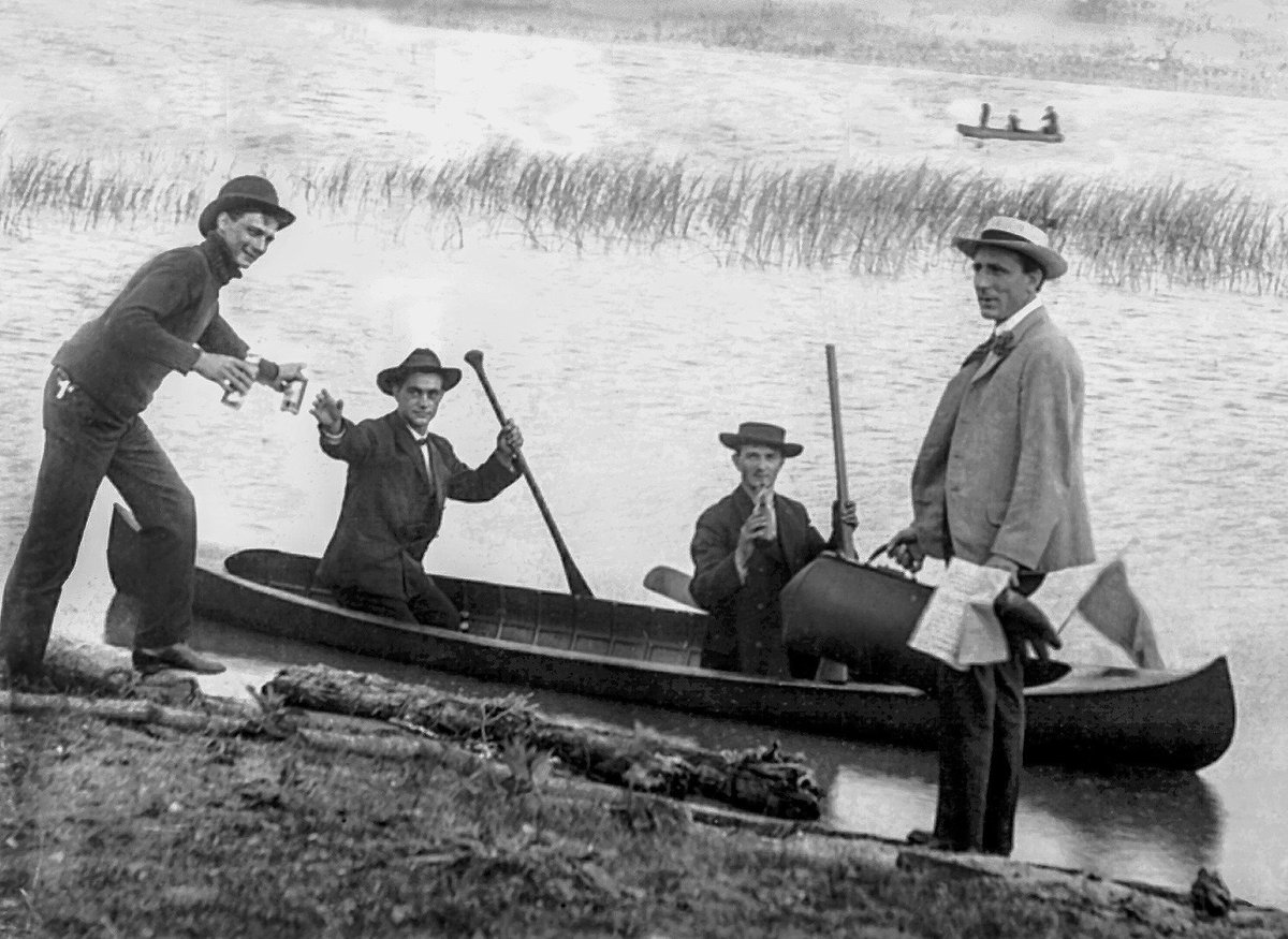 BytownMuseum's tweet photo. 1/2...On May 3, 1827 Lt.-Col. John By &amp; “six large canoes filled with persons wishing to become contractors” plied the waters of the Rideau &amp; Cataraqui Rivers along the proposed line of the #RideauCanal. Over the course of three days the party consumed 40 gallons of rum! 🚣‍♂️🥃 https://t.co/Qv6RjV3uOc