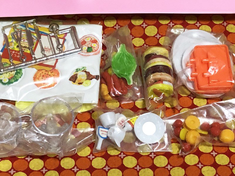 ゆめかマボロシ 旧タカラのリカちゃんおりょうりキッチン 子供の頃にお鍋の中でクルクル裏返るお料理 や 造りつけの電子レンジに憧れていました 本日5月3日はリカちゃんのお誕生日です Bonjour Licca 昭和レトロ