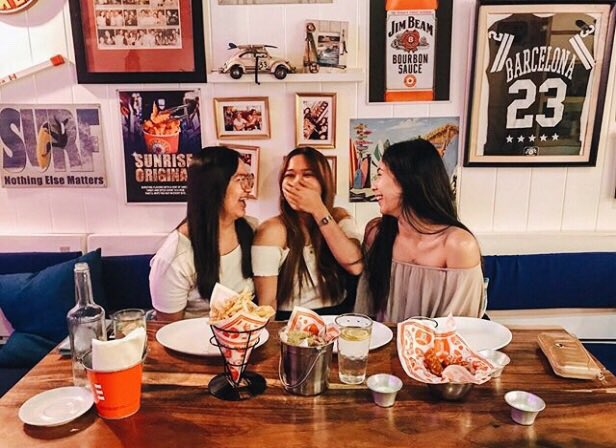 Weekends are for catching up with friends and enjoying a great meal together 💯 Happy Friday! 📷: <a href="/kathquijano/">Kath</a> #sunrisebuckets #sunrisebuckets_powerplant